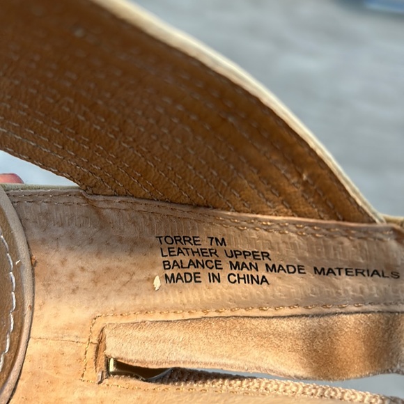 Tan beautiful Sandals - Picture 6 of 6